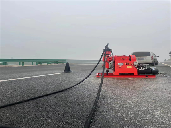 迎泽马路路基路面开裂下沉注浆加固灌浆